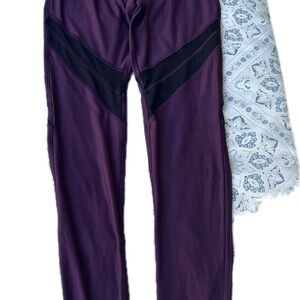 Womens NWT Purple and Black Athletic leggings